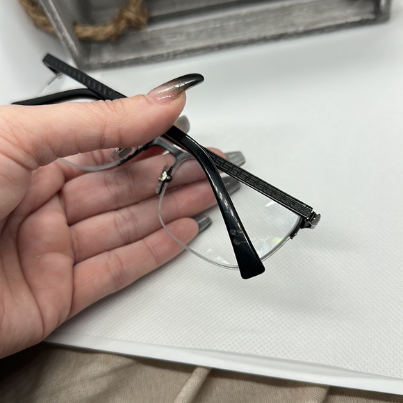 VERSACE - Picture 7 of 7